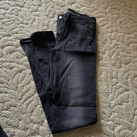 NWT American Eagle Black Skinny Jeans Size 2 X LONG - Picture 1 of 3